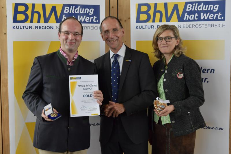 Ehrenamtsfest 105 MMag. Wolfgang Lhotka Auszeichnung in Gold für 30 Jahre Referententätigkeit in der Erwachsenenbildung NÖ